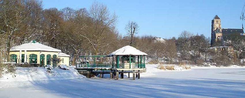  Unser Caf umgeben von Schnee 