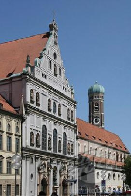 Kaufingerstrasse, Michael Church, tower of the Church of Our lady, Munich, Bavaria, Germany (1848-23800 / 220944 � imagebroker.net)